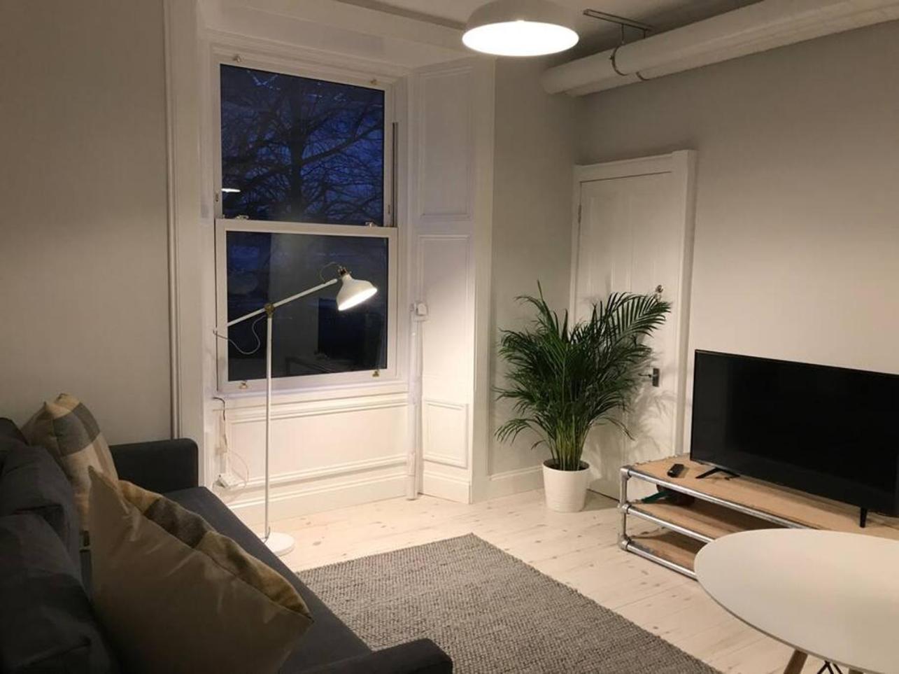 Relax In Style In Edinburghs Buzzing West End Apartment Exterior photo